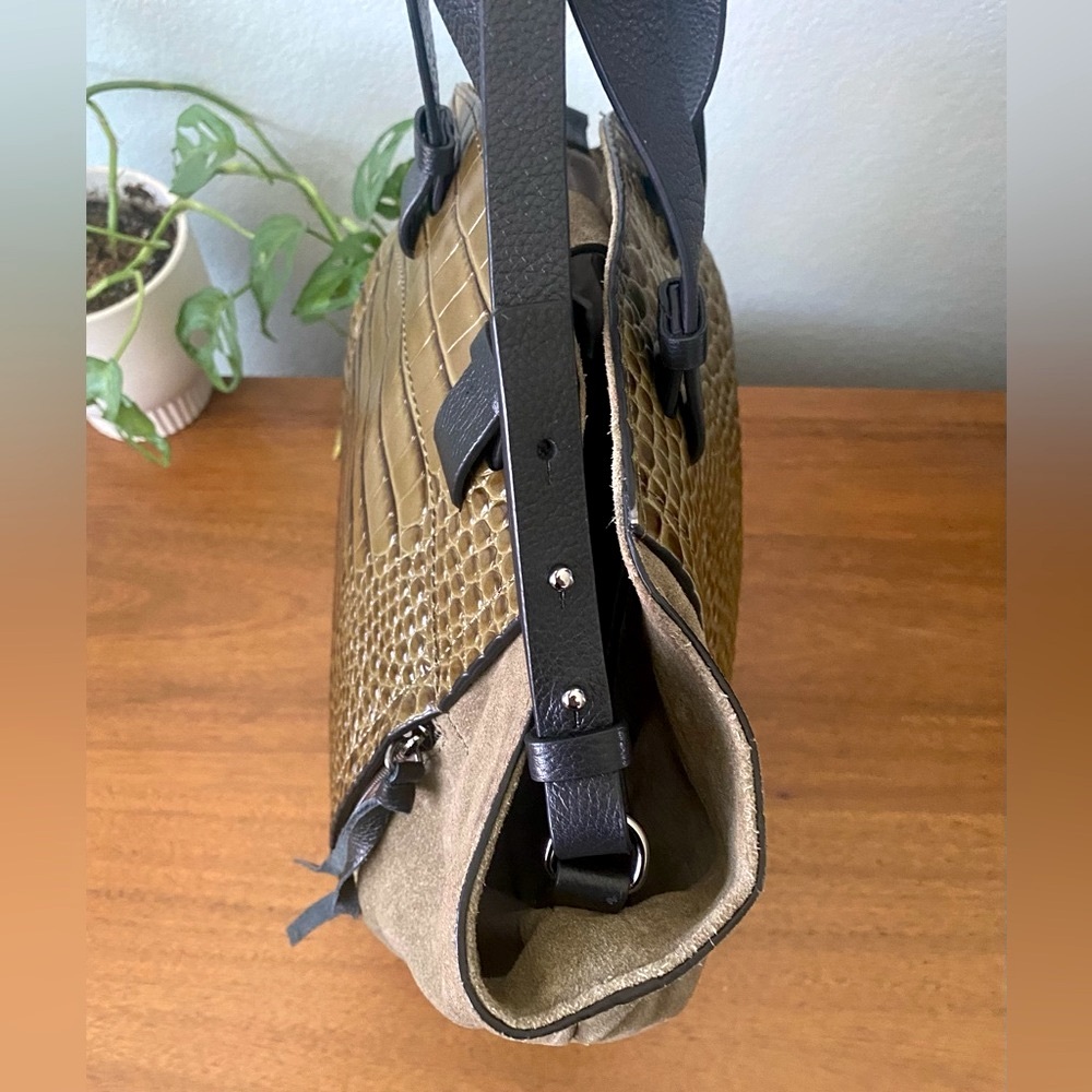 ♦️SOLD♦️ Vince Camuto Croc Embossed Suede Mavis Tote Olive Green Crossbody Bag - Picture 7 of 13